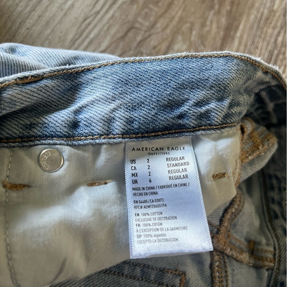 American Eagle Mom Jean Women’s Size 2 - Picture 2 of 6
